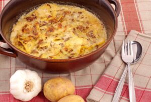 Champignon-Auflauf mit Kartoffeln und Soja-Hackfleisch