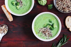 Brokkoli-Suppe mit Quinoa