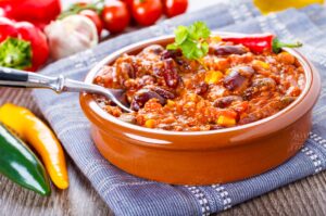 Schnelles Chili con Carne mit Mais und Kidneybohnen
