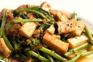 Chinesisches Tofu-Gericht mit Bohnen