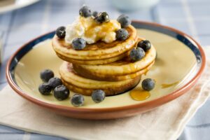 Hafer-Pancakes mit Blaubeeren und Quark
