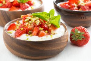 Erdbeerjoghurt mit Pistazien
