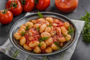 Gnocchi mit Tomaten und Kräutern