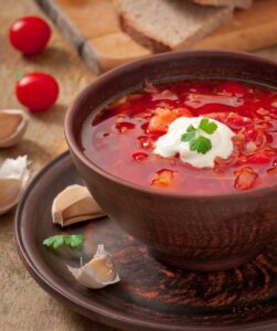 Rote Bete-Suppe mit Sahnemeerrettich