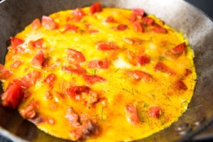 Omelett mit Tomaten und Lachs