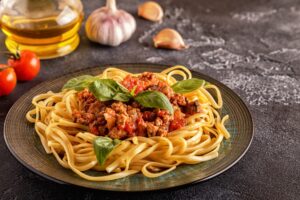Spaghetti mit Soja-Hackfleisch, Paprika und Tomaten