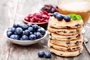 Pancake mit Blaubeeren und Cranberries