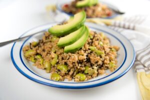 Quinoasalat mit Wildreis, Edamame und Avocado