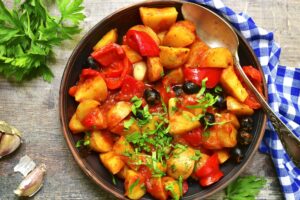 Ragout mit Tomaten, Paprika und Kartoffeln