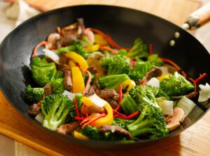 Rindfleischstreifen mit Brokkoli und Paprika