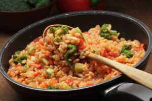 Reis mit Brokkoli und Paprika
