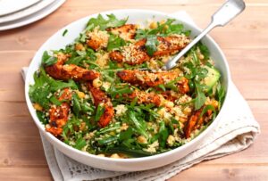 Salat mit Couscous, Kichererbsen und Hähnchen