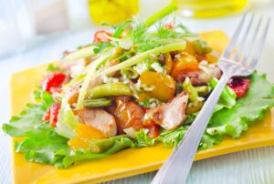 Paprika-Hähnchen-Salat mit Bohnen