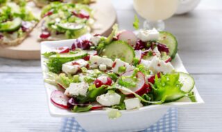 Radieschen-Salat mit Gurke und Feta