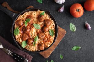 Spaghetti mit Hackfleischbällchen und Tomatensauce