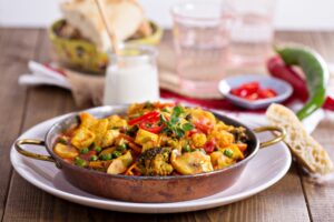 Tofu-Curry mit Pilzen und buntem Gemüse