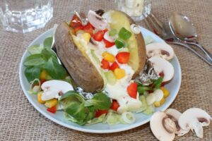Folienkartoffel mit Sojakräuterquark und Gemüse