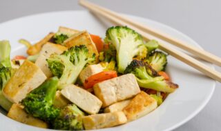 Gebratener Tofu mit Gemüse