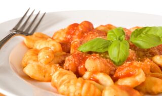 Gnocchi mit Tomatensauce und Parmesan