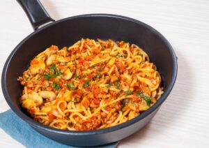 Spaghetti mit Sojahack und Champignons